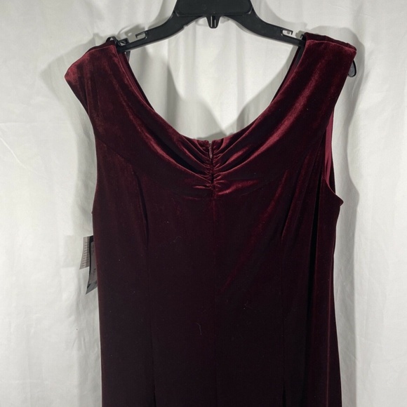 NWT $219 Betsy‎ & Adam Ruched Velvet High Slit Gown in Burgundy [SZ 16W ] - Picture 11 of 16